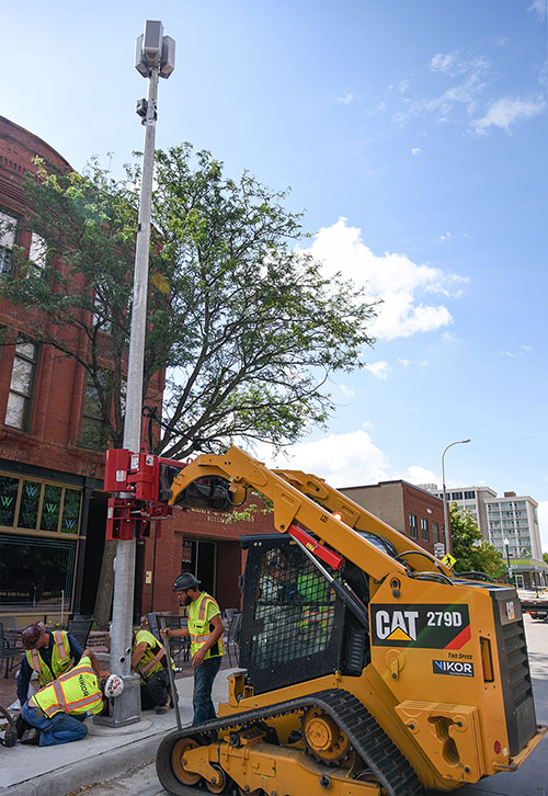 Installing small cell 5g tower